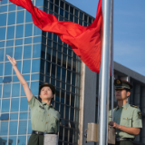 湖南理工学院举行主题升旗仪式,庆祝建团百年
