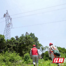 40℃高温，徒步60公里，烈日“烤”验下的最美身影