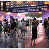 “人才夜市”助力高校毕业生高质量就业  ——“巴陵招聘夜市”（岳阳楼区专场）精彩绽放