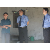 心系群众 情暖中秋
