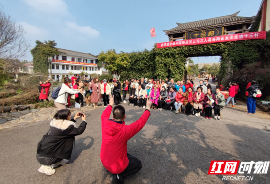 旅游市场复苏回暖 岳阳多景点迎来外省首发团游客