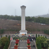 祭扫烈士陵园 缅怀革命英烈