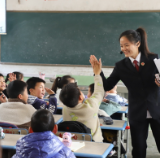 法治进校园 书香润童心——汨罗市检察院进学校开展普法志愿服务活动