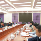 曹普华主持召开市委常委会会议