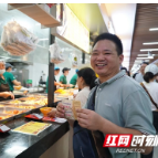 视频｜太宠了！湖南理工学院请6000余名新生及新生家长吃午餐
