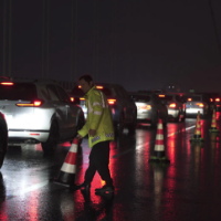 迎战“最强冻雨”，他们彻夜不眠抗冰保畅
