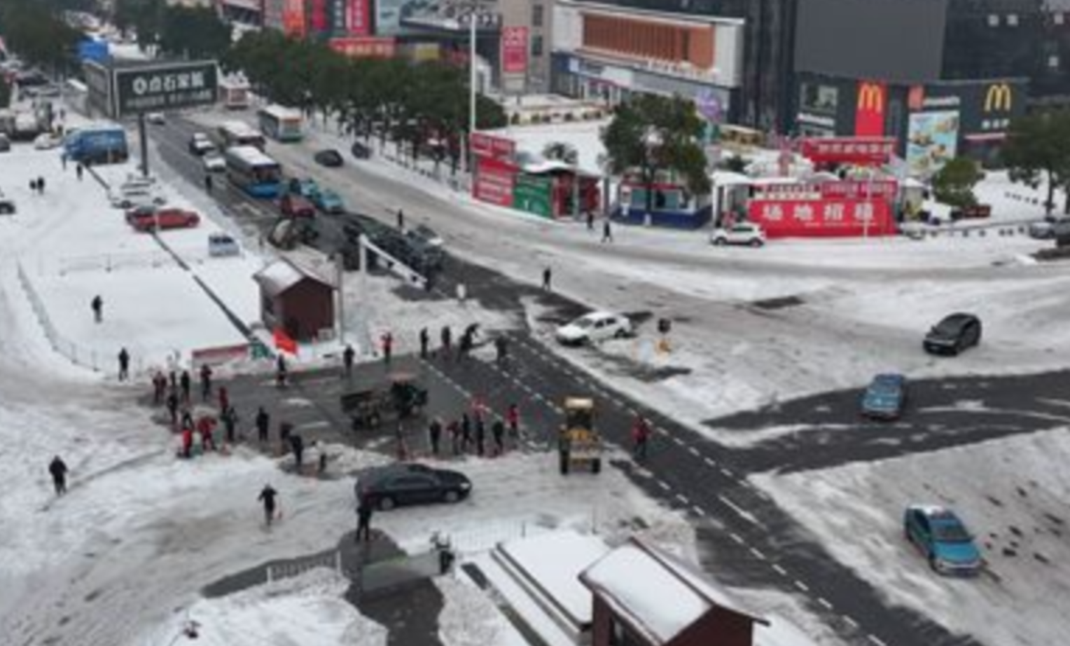 迎战大寒潮｜岳阳楼区：全力迎战冰雪天气 确保旅客安全出行