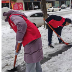 迎雪而上，破冰再出发！华容检察组织干警扫雪除冰