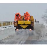君山公路建设与养护中心：凝心聚力战风雪 守护公路保畅通
