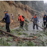 岳阳县：驻村队员除冰保畅暖民心