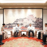谢卫江会见郑伟一行