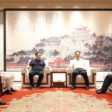 谢卫江会见朱兴明一行