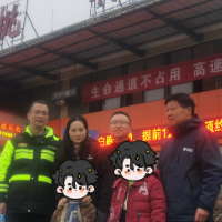 岳阳高速：粗心家长将娃“遗忘”停车区，服管员帮忙找回