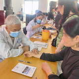医路同行护晚晴 健康驿站暖人心——屈原管理区医管中心联合老干办开展大型义诊活动