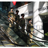 抗疫严阵以待 执勤温暖有加