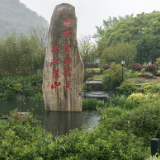 现代版“富春山居图”丨青峦添新绿 金山富余村
