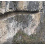 震撼！航拍贵州赫章悬崖上的“挂壁公路”
