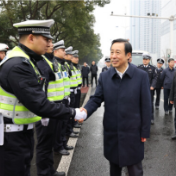 许达哲毛伟明分别看望慰问坚守岗位的一线劳动者