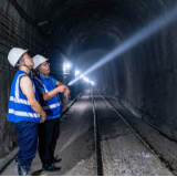 创多项纪录 云南大瑞铁路秀岭隧道贯通