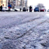湖南交警提醒：雪后路面易结冰，这样开车才安全