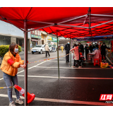 长沙开福区丝茅冲社区：树旗帜、亮服务，助力核酸检测