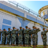 武警衡阳支队：退伍老兵再敬一个军礼向哨位告别