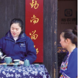 今日十八洞 新风扑面来丨苗寨里的茶香与诗意