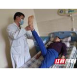 腰腿痛又赶上疫情延误险瘫痪 20年木工师傅送医急复工