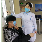 28岁男子眼前时常“蚊虫”飞舞 竟是患上了这种病