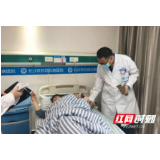 女子不爱喝水导致腰疼痛不堪 原来是肾结石在搞怪