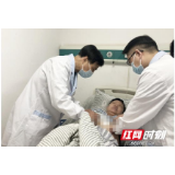 阿姨脑溢血后为减少小便次数喝水少 不料患上胆结石