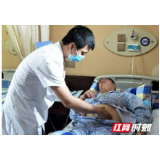 蚕豆小结石致孤肾受损 急诊手术解梗阻
