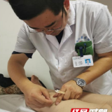 膝盖疼痛千万别忍 警惕中老年人的健康“杀手”