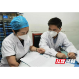 老太突然看不清：“ 都怪要吃的药太多，忘记了还有糖尿病”