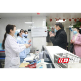 新春走基层 岳阳市一人民医院领导除夕慰问一线医务人员