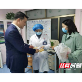 岳阳市妇幼保健院领导看望慰问一线值守工作人员