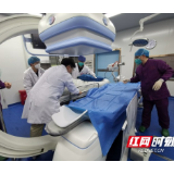 男子深夜咯血不止 医生紧急抢救成功脱险