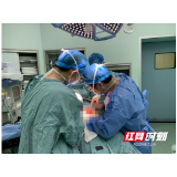 14岁少年肝脏长皮球大肿瘤 湖南省人民医院专家助其卸下“包袱”