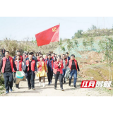 岳阳平江县卫健系统志愿者参加全县义务植树活动