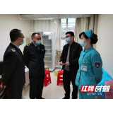 岳阳市卫计综合监督执法局对岳阳楼区疫苗临时接种点开展监督检查