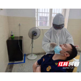 手指脱水、捂出痱子……高温下疫情防控丝毫不放松