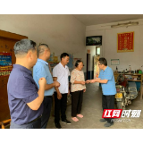 岳阳市疾控中心到江南镇长江村开展捐资助学活动