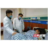 肾结石“卡”在输尿管里 还能继续排出来吗？
