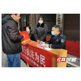 岳阳市卫生计生综合监督执法局在东茅岭开展“学雷锋”志愿活动