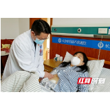 女子曾长期不吃早餐 结果胆囊“饿出”三颗“小粽子”状结石