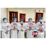 情暖“三八”节 长沙东大医院为女患者与医护送上鲜花与祝福