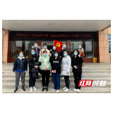 岳阳楼区:筑牢校园防护网战“疫”一线党旗飘