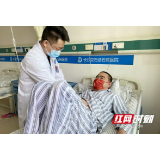 男子顿顿不离肥肉 胆囊狂长48颗大结石被撑满