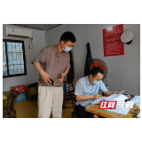 岳阳县卫健局走访慰问疫情防控卡口一线医务人员