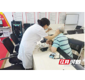 敲千家门爬百步梯 三真人用双脚把“苗”送上门